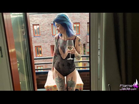 ❤️ Msichana Mkubwa Anayenyonya kwa Kugugumia na Kutombana kwa Shauku Chini ya Anga Wazi Ponografia tu ❌